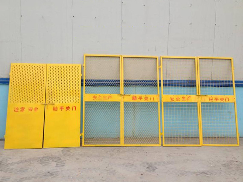 西藏大润发贵宾厅电梯防护门工程案例